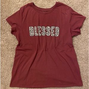 Women’s maroon t-shirt
